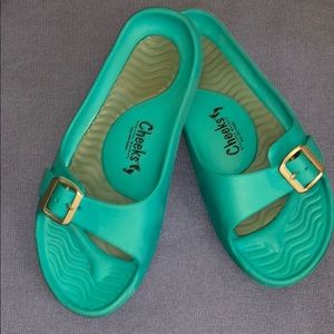 Cheeks rubber sandals